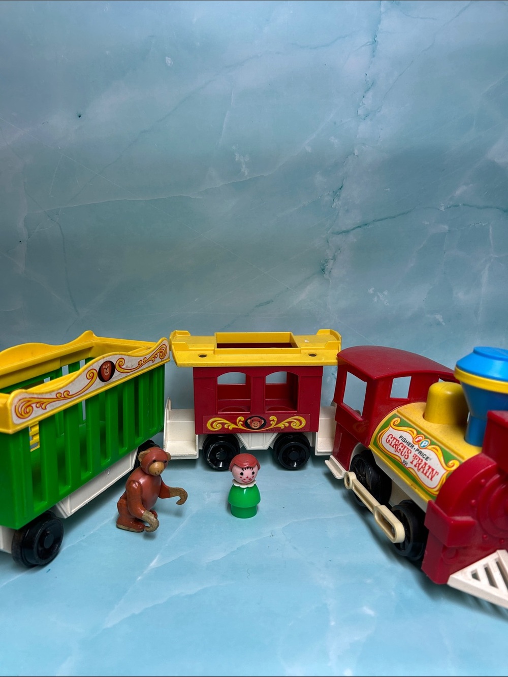 VINTAGE FISHER PRICE CIRCUS TRAIN 1973 WORKING TOOT TOOT